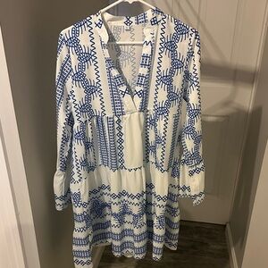 Blue and White Elegant Beach Covering